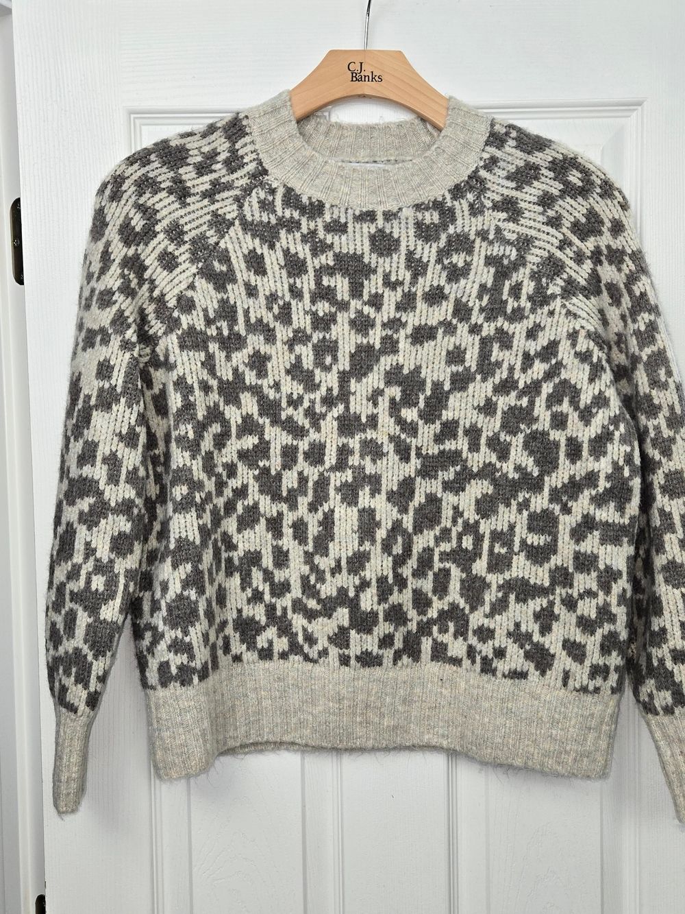 Old Navy Leopard Animal Print Chunky Knit Sweater Small Gray Beige Raglan S